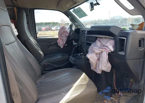 2018 Chevrolet Express 2500 Work Van z USA, uszkodzony, nr VIN 1GCWGAFG7J1344680